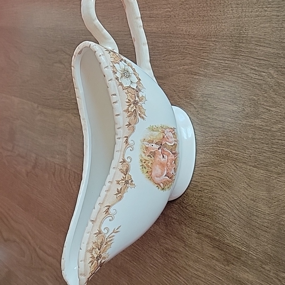 Cracker Barrel Woodland Gravy Boat